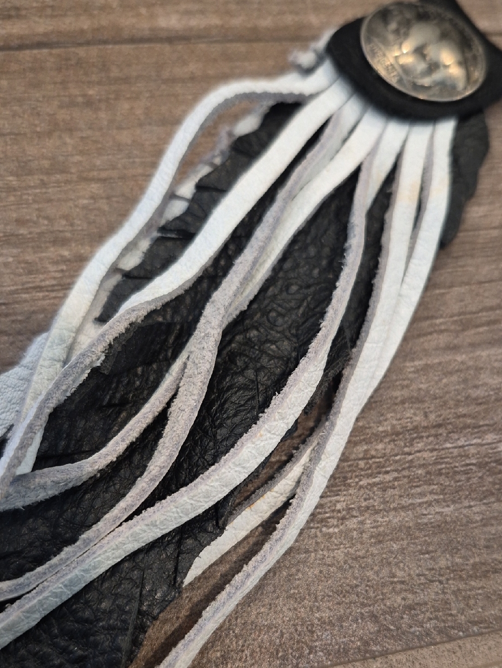 Vtg Handcrafted Leather Feathers U.S. Buffalo Nickel Coin Keychain, Black Gray - Picture 4 of 9